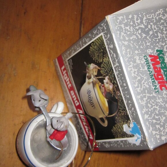 Hallmark Light and motion 1989 christmas motion light up ornament Mouse seesaw - Picture 4 of 5